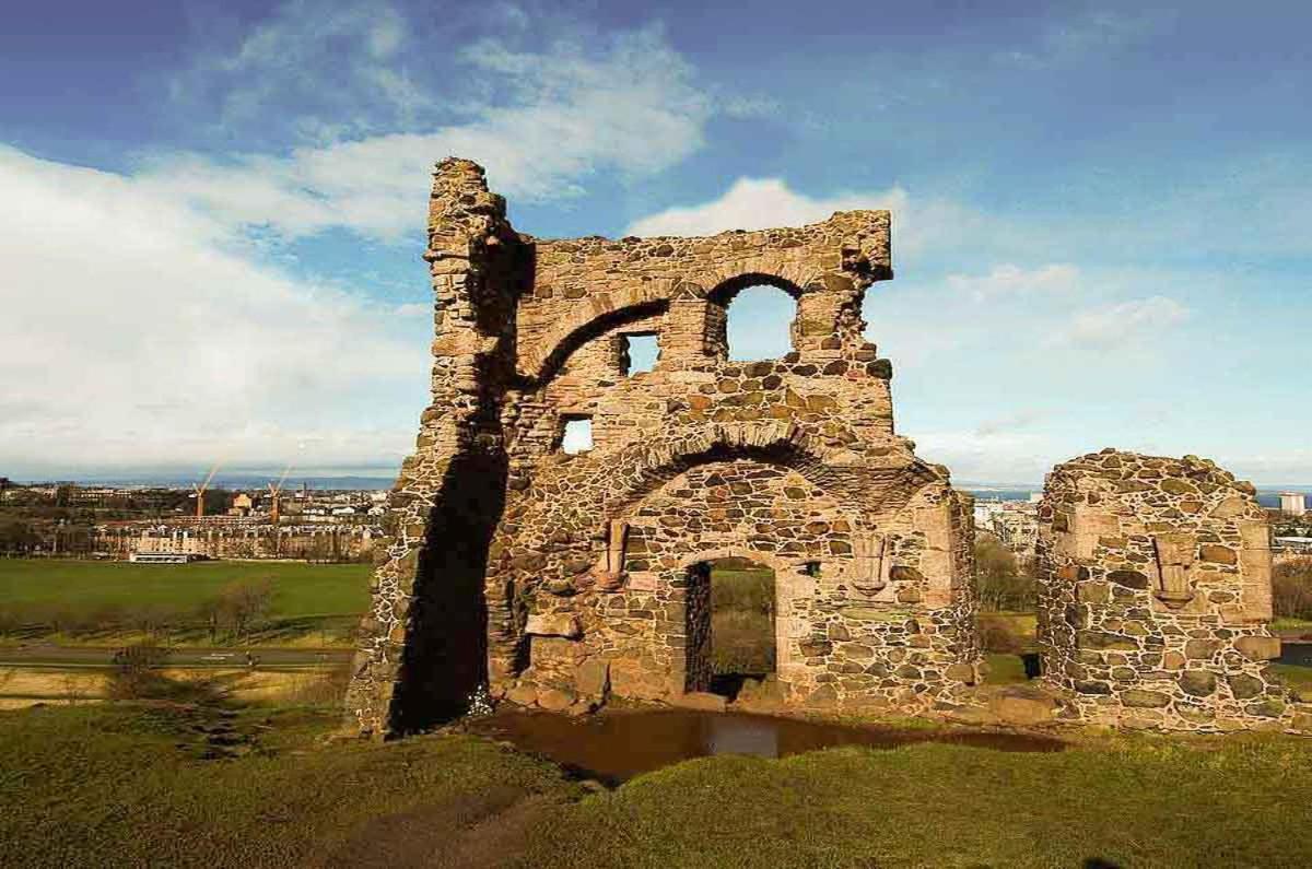 2 Bedrooms Flat Central Edinburgh, Sleeps 6, In The Shadow Of Holyrood Park And Arthur'S Seat With Free Parking, Two Bed Rooms Exterior photo